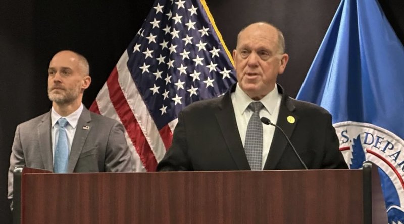 USA:s gränschef Tom Homan under en presskonferens i Minnesota på torsdagen. Foto: Scott McFetridge/AP/TT